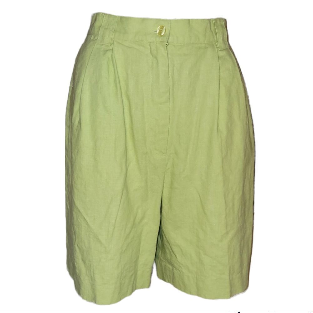 Vintage Together! Light green High Waist lined bermuda style shorts.